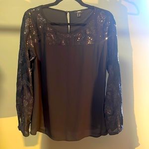 Mexx long sleeve blouse in great condition. Size 8.
